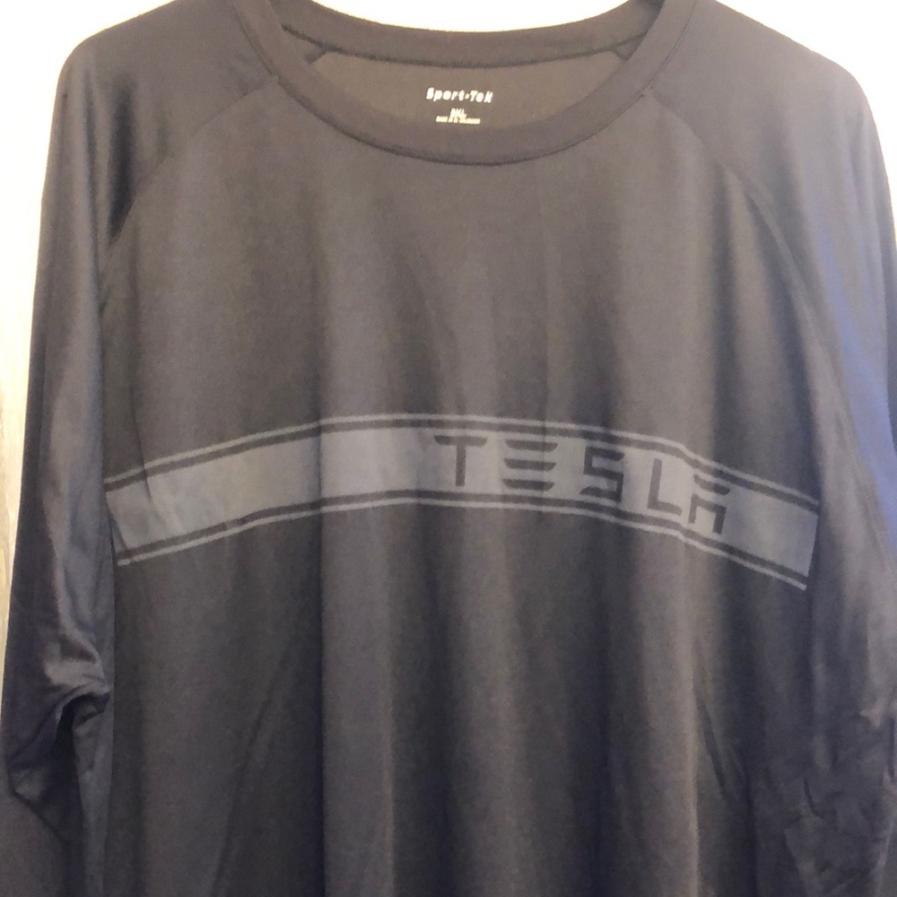 TESLA Sport-Tek black long sleeved workout shirt. Size 3xl.